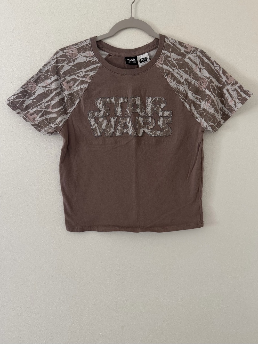 Disney World Her Universe Star Wars Ladies' Camo Cropped T-Shirt size small